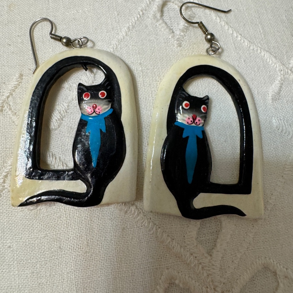 Black and White Cat Earrings :wooden and hand painted earrings